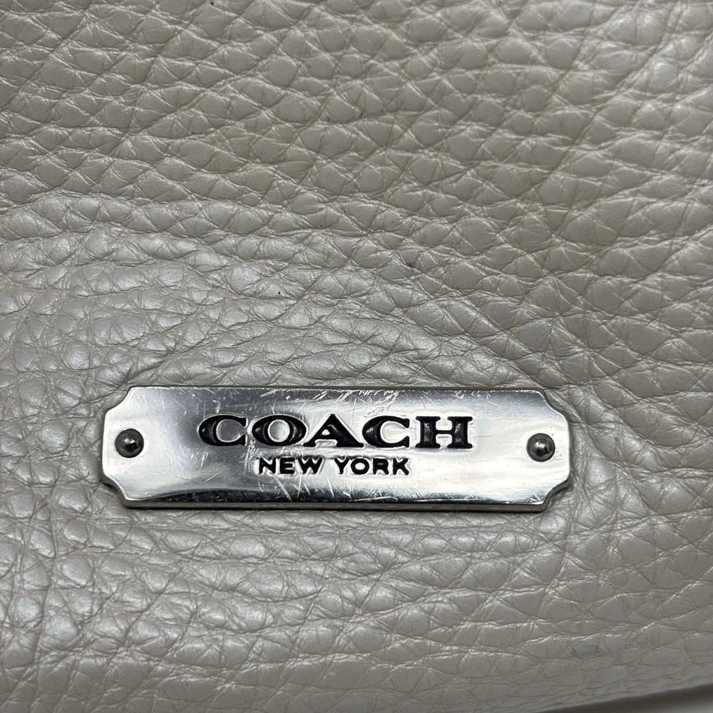 Coach Avery Bucket Bag Purse Leather F27003 Pearl Classic Minimal Capsule Spring - Picture 3 of 9